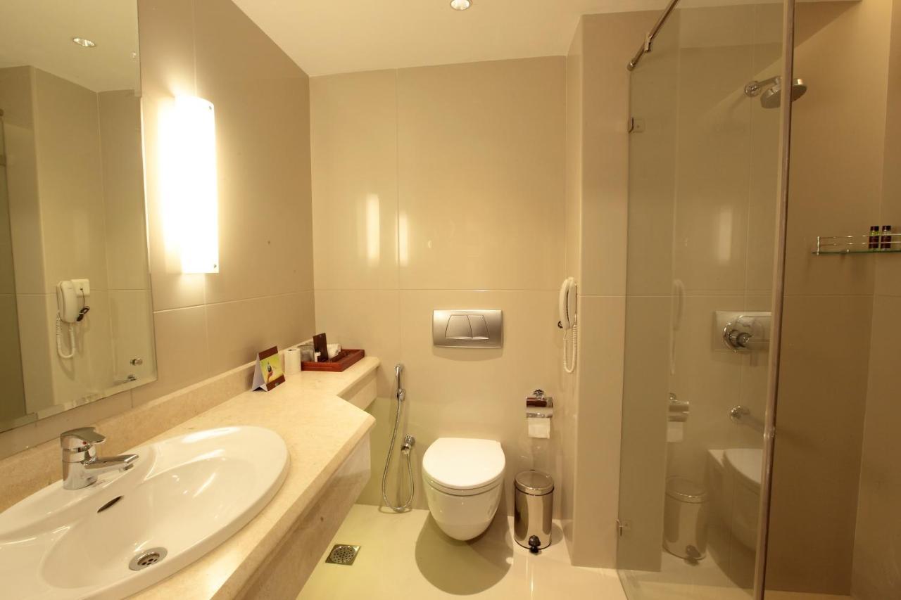 Hotel Monsoon Empress Kochi Extérieur photo